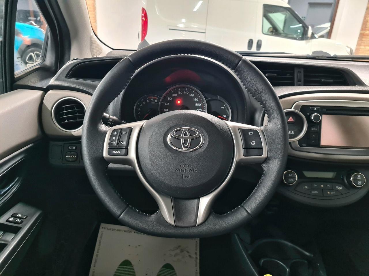 Toyota Yaris 1.3 5 porte Lounge ** NEOPATENTATI **