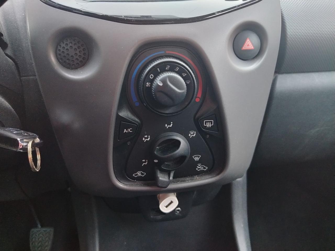 Peugeot 108 VTi 72 S&S 5 porte Allure TOP!