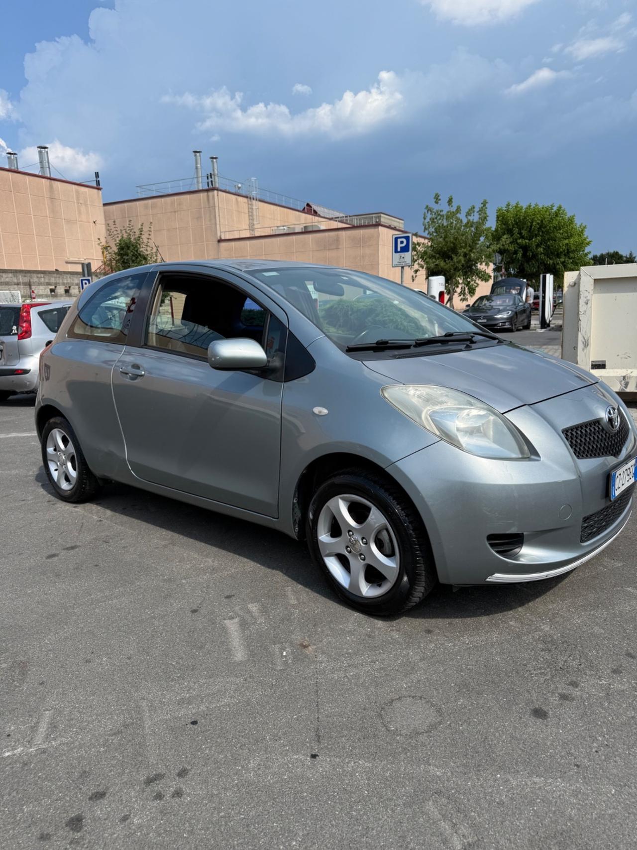 Toyota Yaris 1.0 3 porte Sol