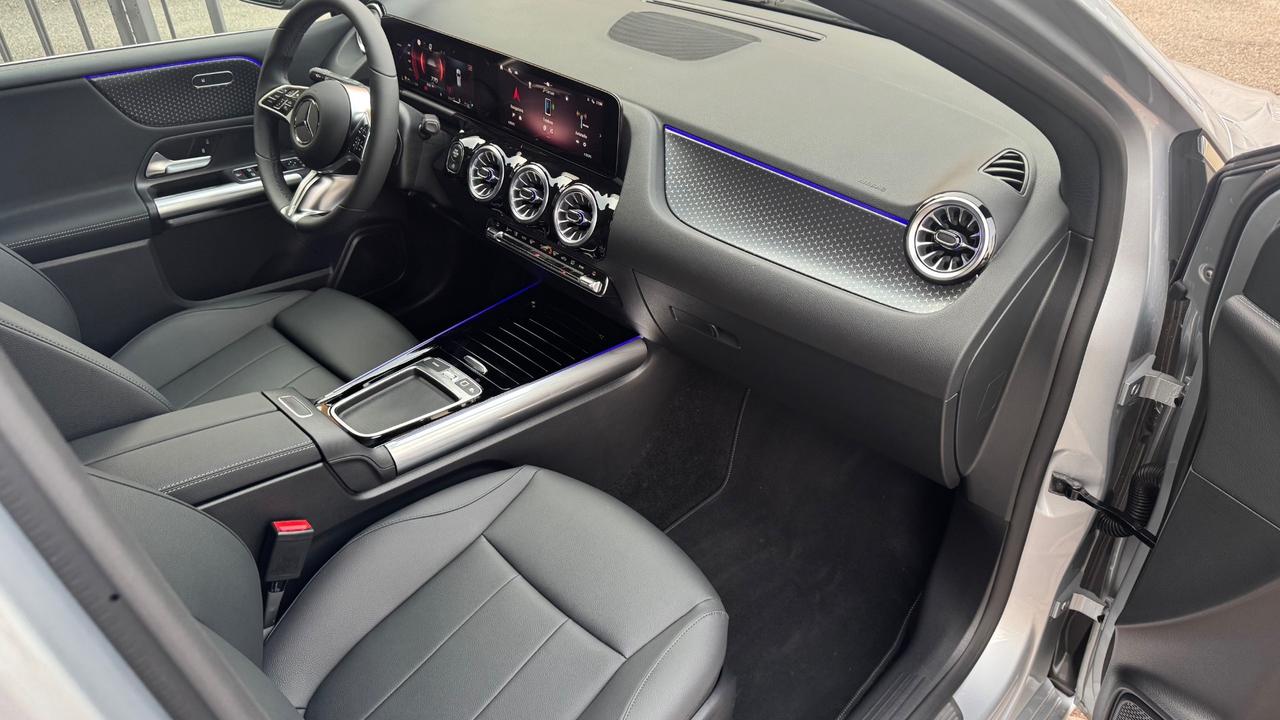 MERCEDES B SPORTSTOURER CLASSE B NEW 180 D STREET EDITION