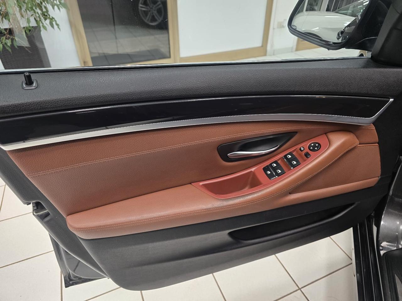 Bmw 530d Touring Business 245cv 2011