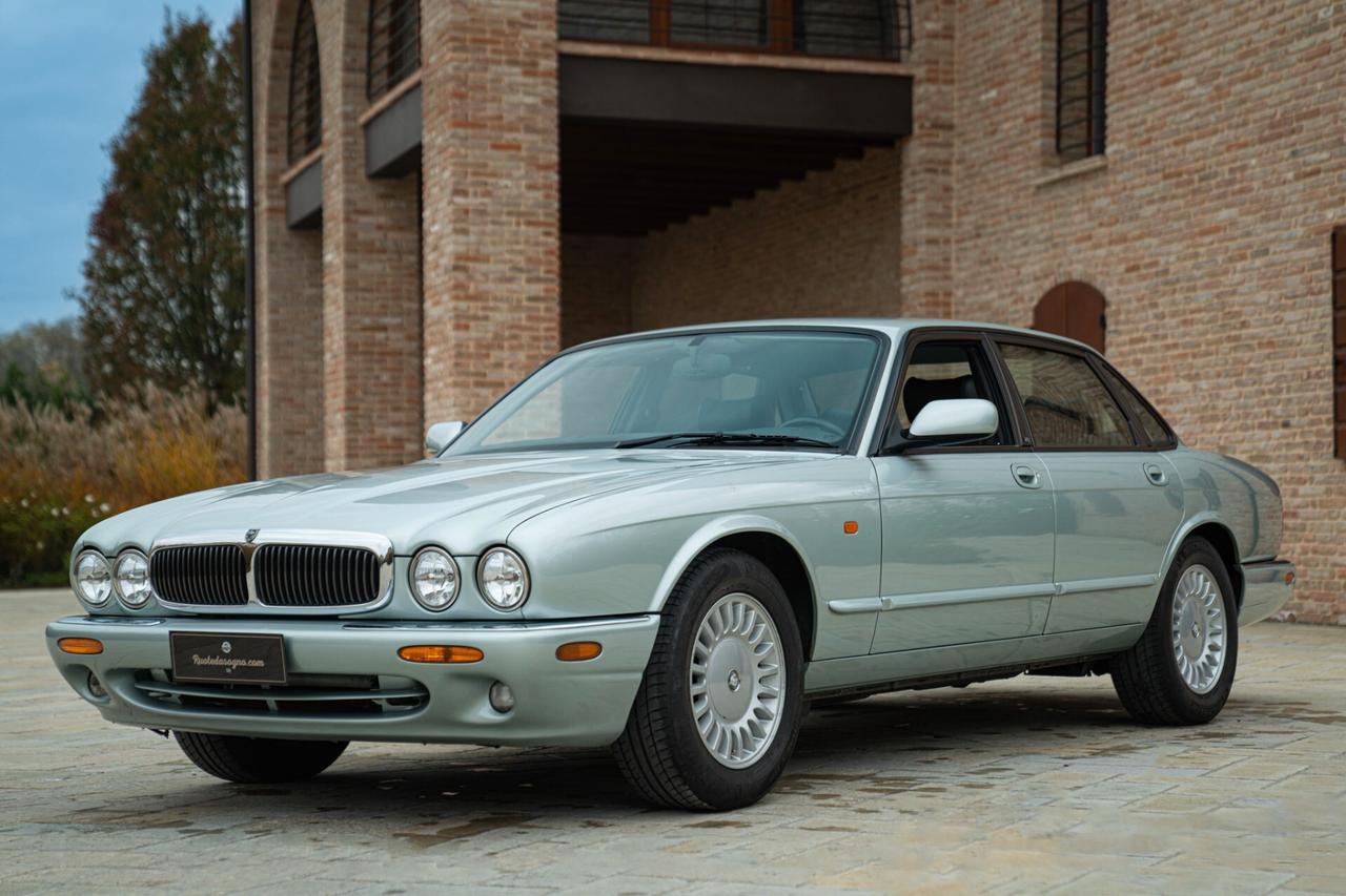 Jaguar XJ8 3.2 - JAG00078