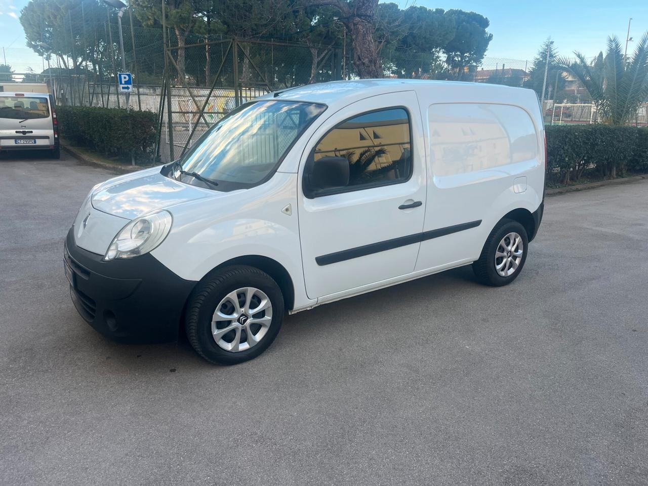 Renault Kangoo 1.5 dCI Cv 70 Km 80,000 Da Vetrina
