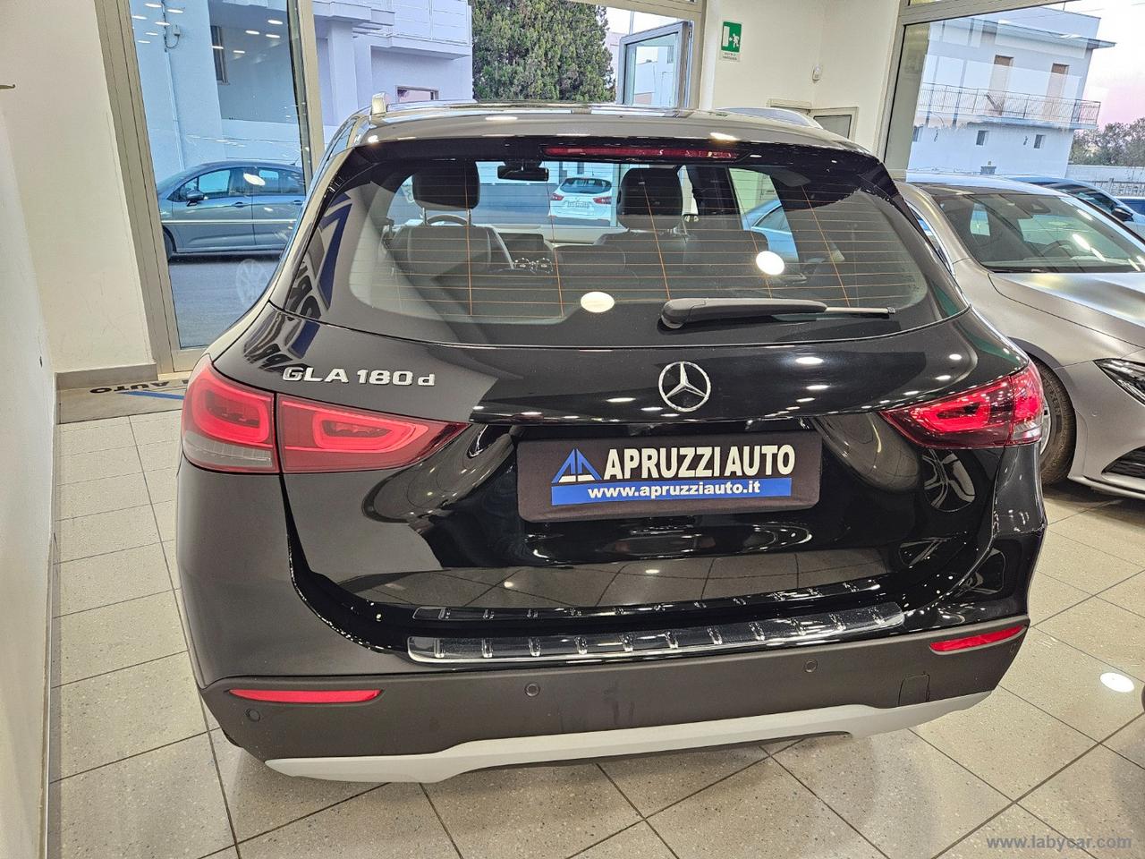 MERCEDES-BENZ GLA 180 d Automatic Business Extra