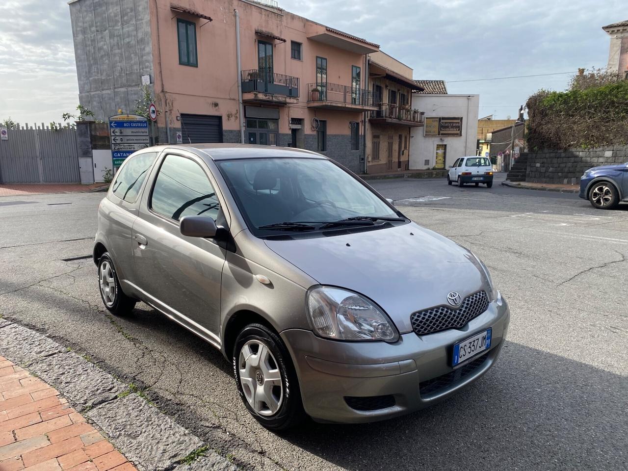 Toyota Yaris 1.0i 16V cat 3 porte Sol