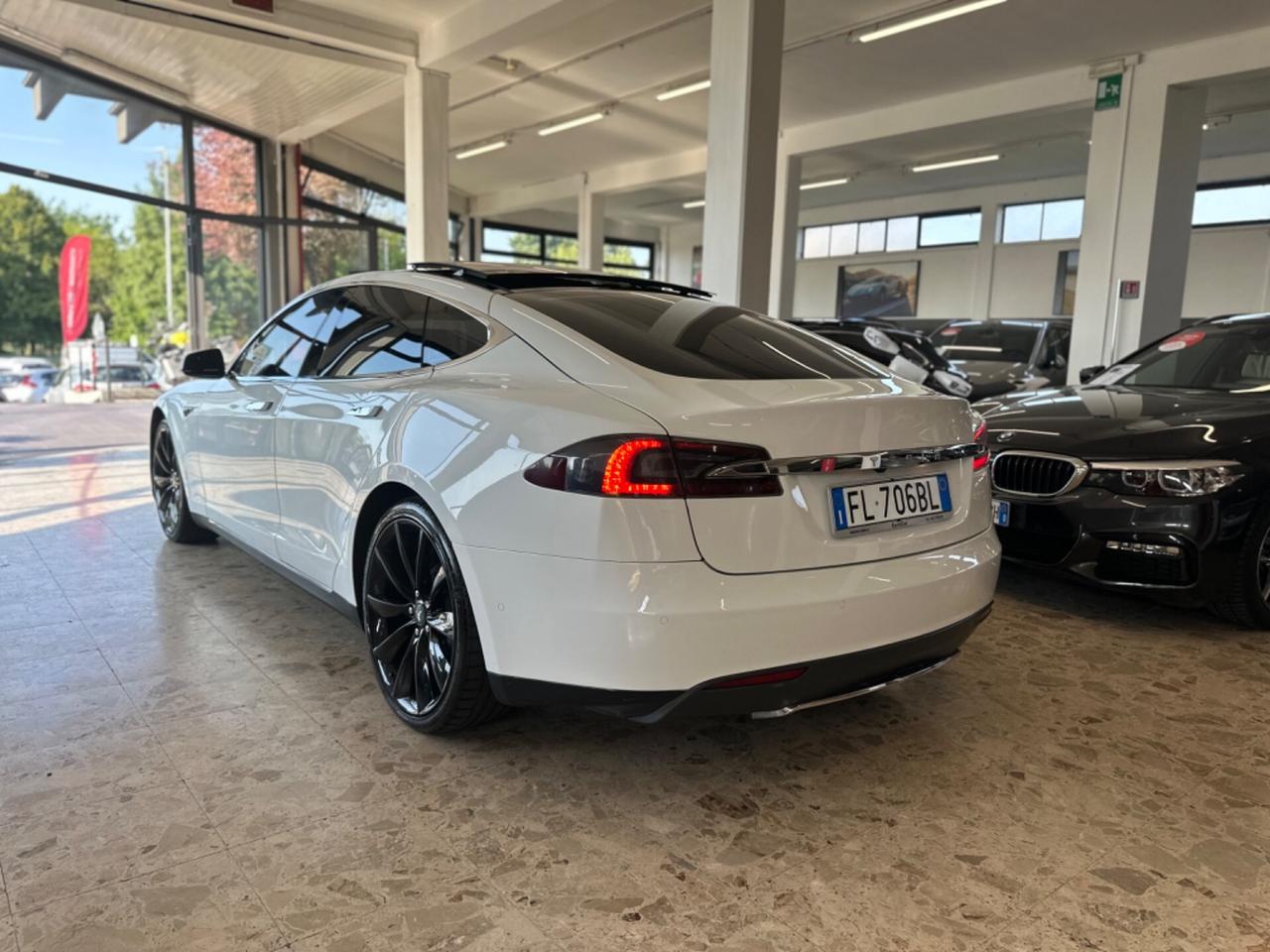 Tesla Model S 85kWh Dual Motor ricariche gratuite