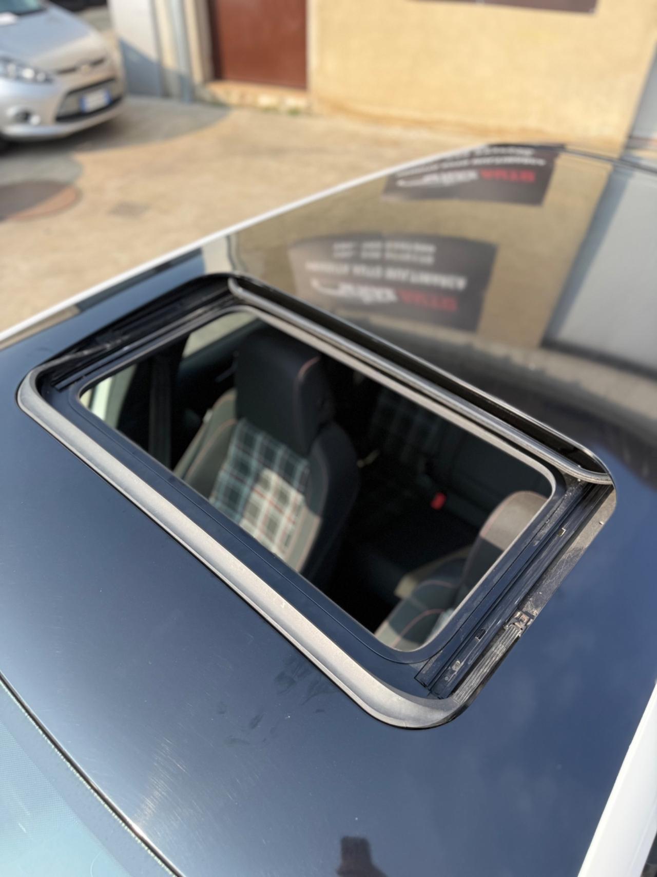 Volkswagen Golf GTI 2.0 TSI 5p.