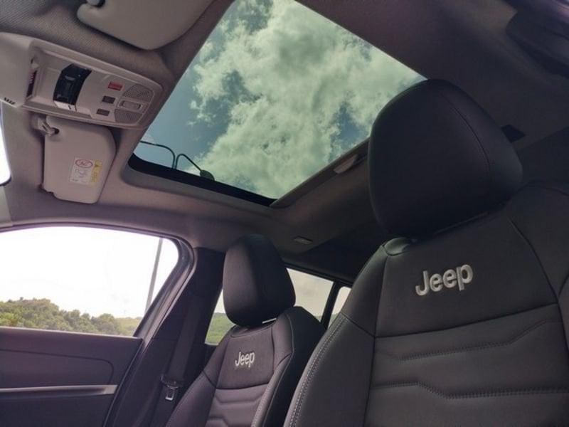 Jeep Avenger e-Hybrid 1.2 MHEV e-Hybrid Turbo Summit con Interni in pelle, sedili riscaldati e Tetto panoramico apribile!!