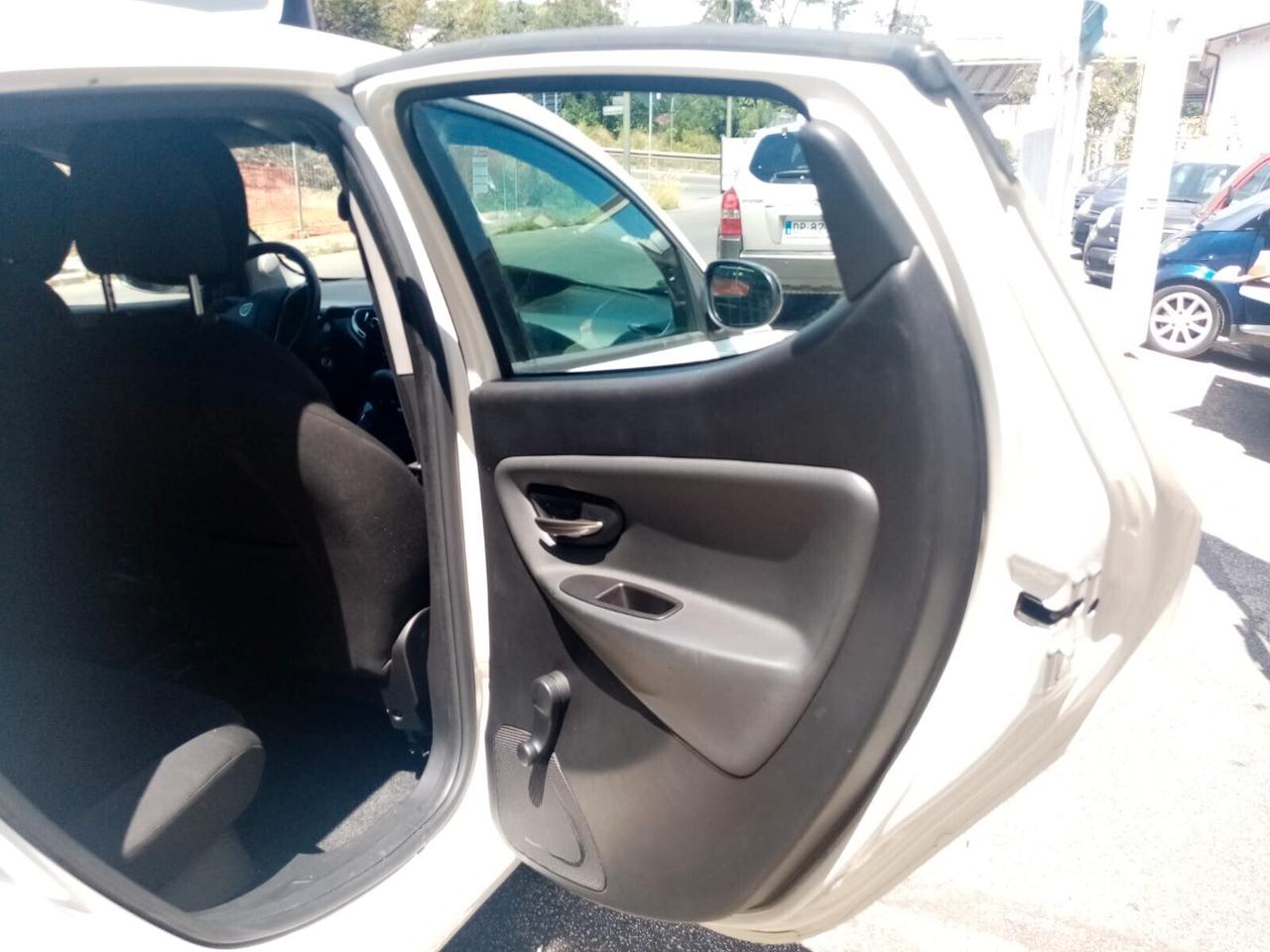 Lancia Ypsilon 0.9 TwinAir 85 CV 5 porte S&S Platinum