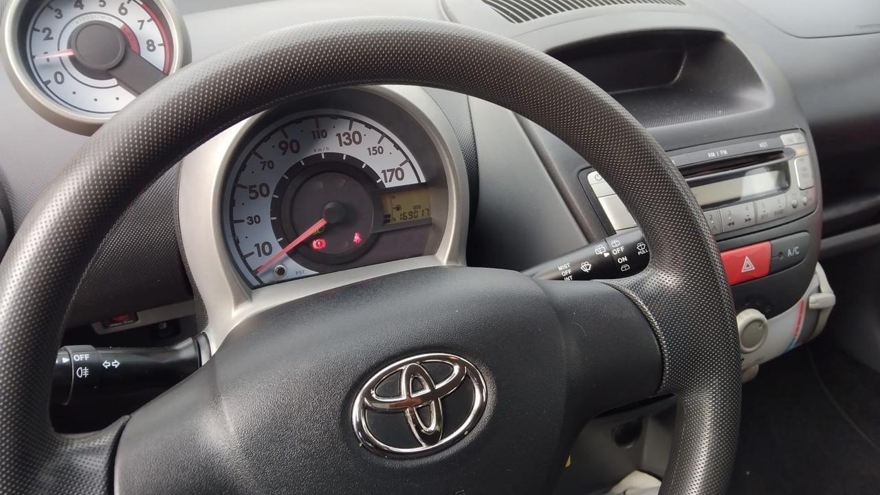 Toyota Aygo 1.0 12V VVT-i 5 porte Sol