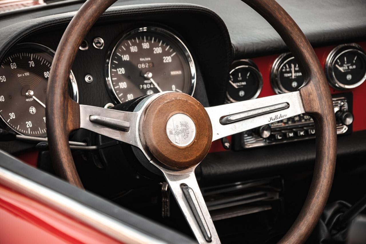Alfa Romeo Spider Duetto osso di seppia 1750