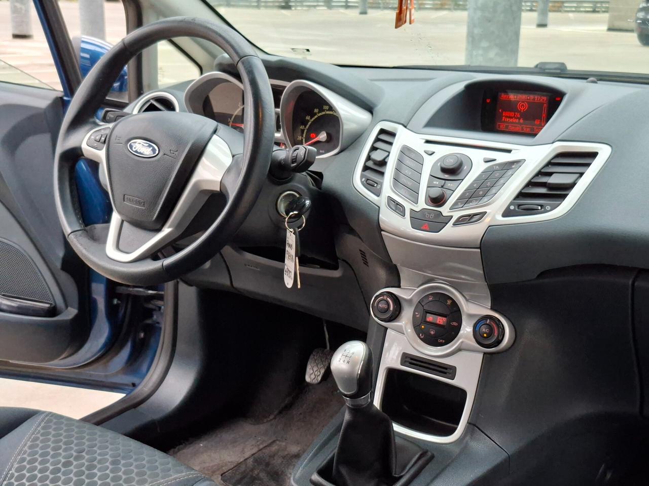 Ford Fiesta 1.4 TDCi 68CV 5 porte Titanium