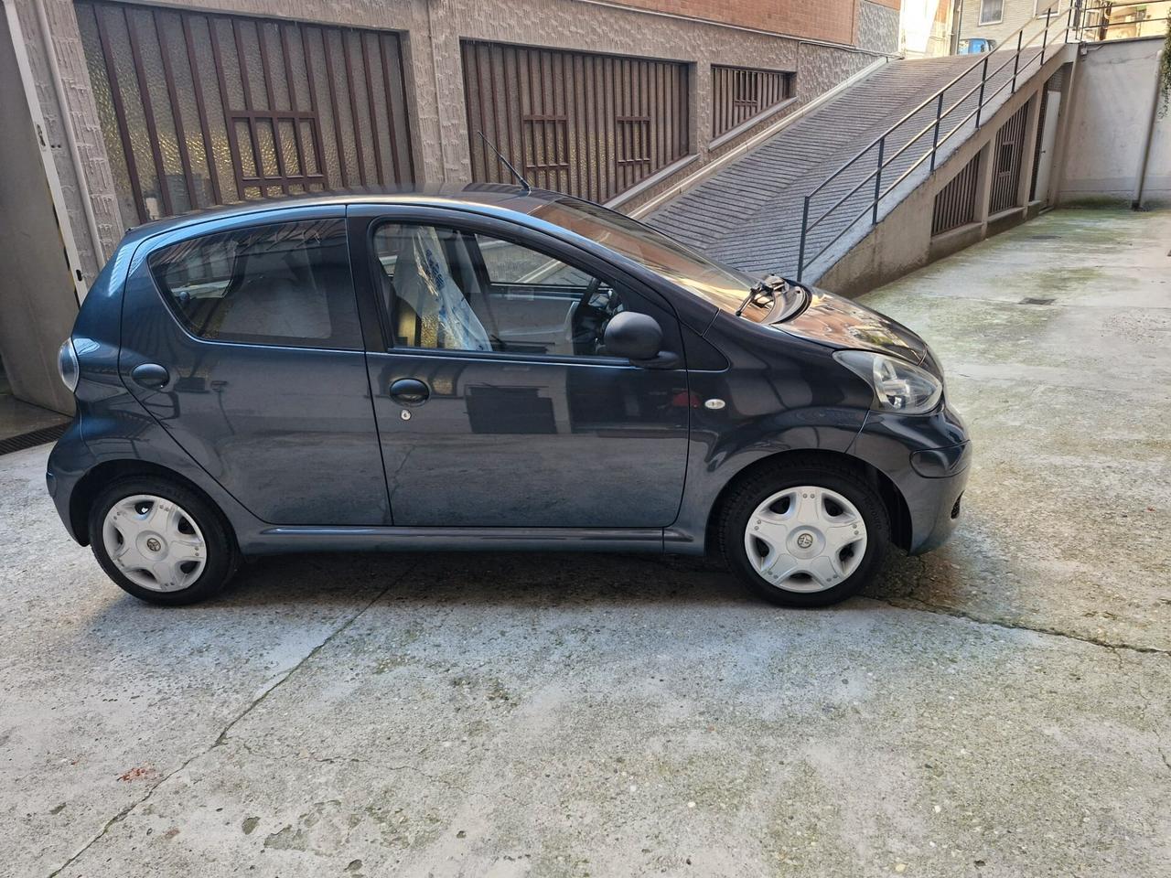 Toyota Aygo 1.0 12V VVT-i 5 porte Sol - ANCHE NEOPATENTATI