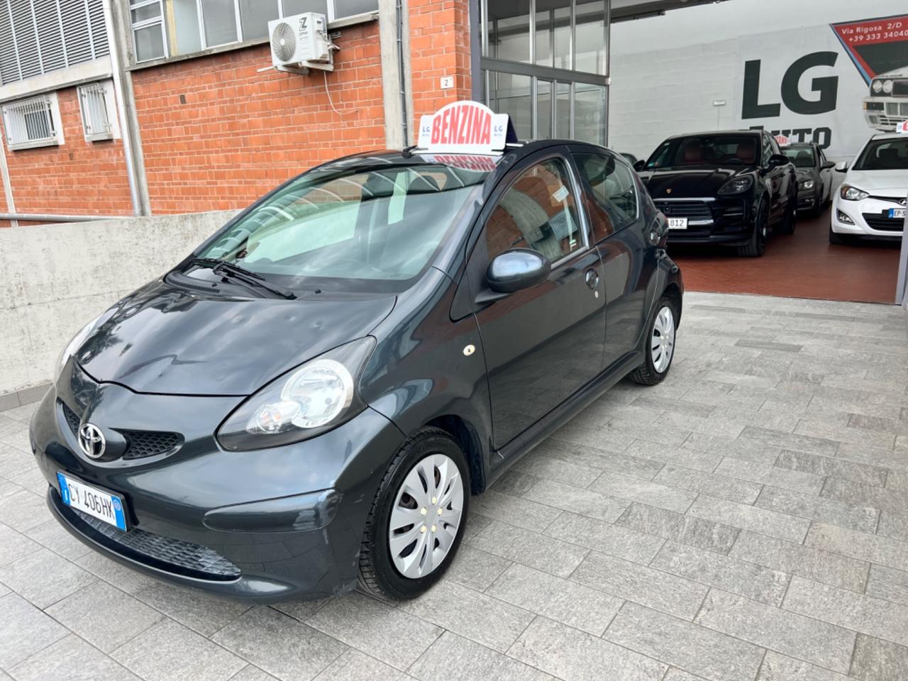 Toyota Aygo 1.0 12V VVT-i 5 porte Sol