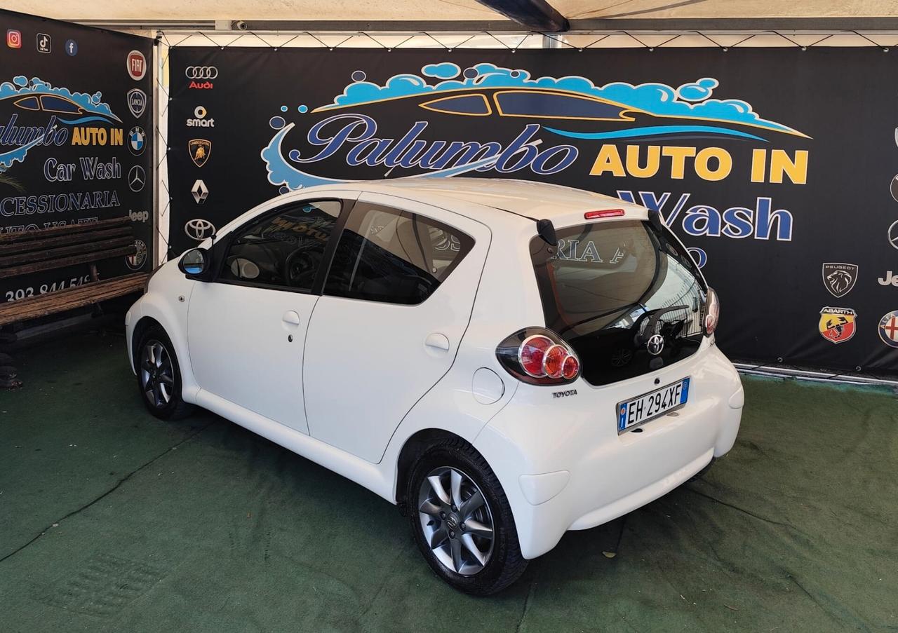 Toyota Aygo 1.0 12V VVT-i 5 porte Now Connect