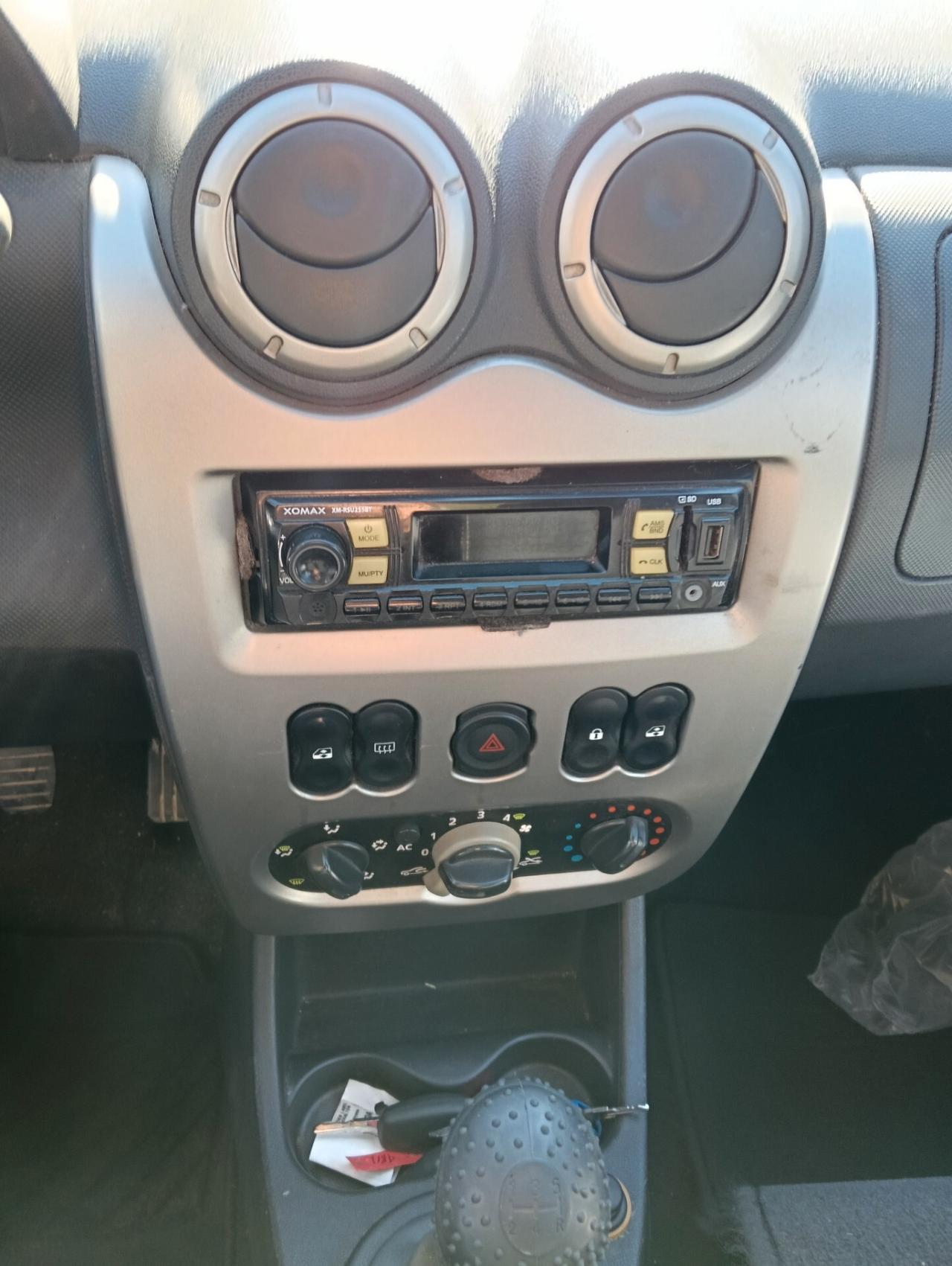 Dacia Sandero 1.6 8V Lauréate