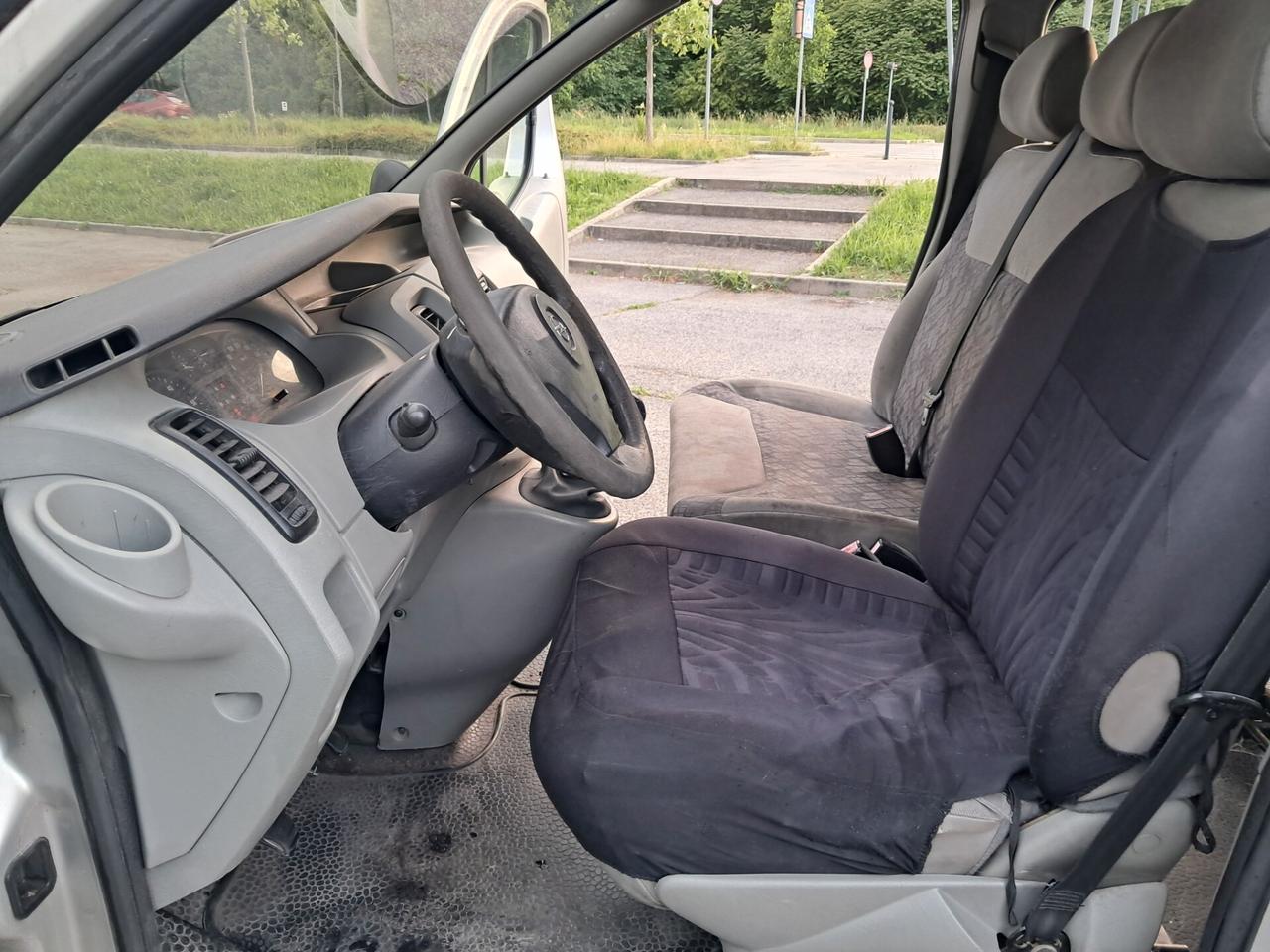 VIVARO 6 POSTI AUTOCARRO