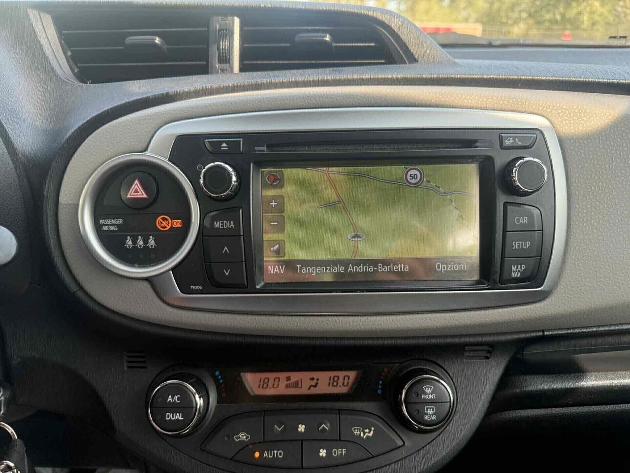 Toyota Yaris 1.0 BENZINA ''navig, retr,'' 2012 neop ok