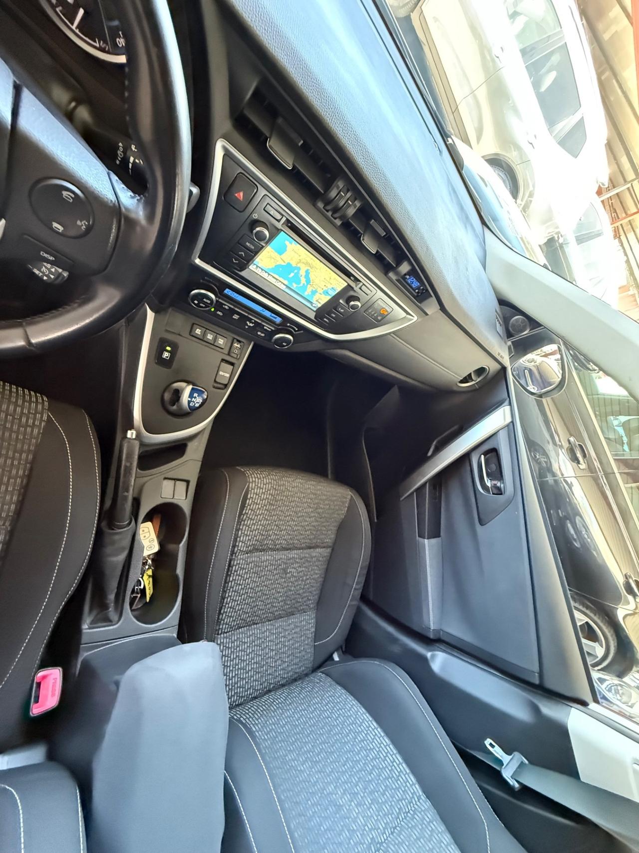 Auris 1.8 Hybrid Lounge-unipro-rate-