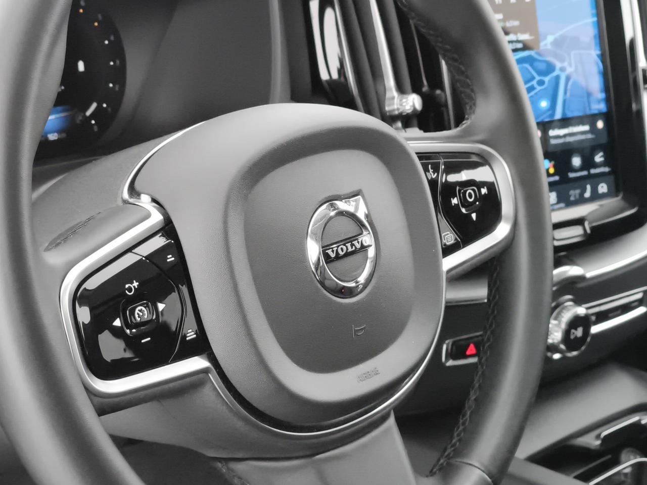 VOLVO XC60 N1 2.0 B4 d Plus Dark