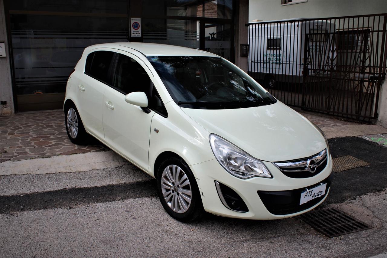 Opel Corsa 1.2 5 porte Cosmo Neopatentati