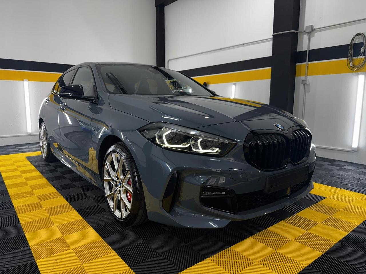 Bmw 118 118d 5p. Msport