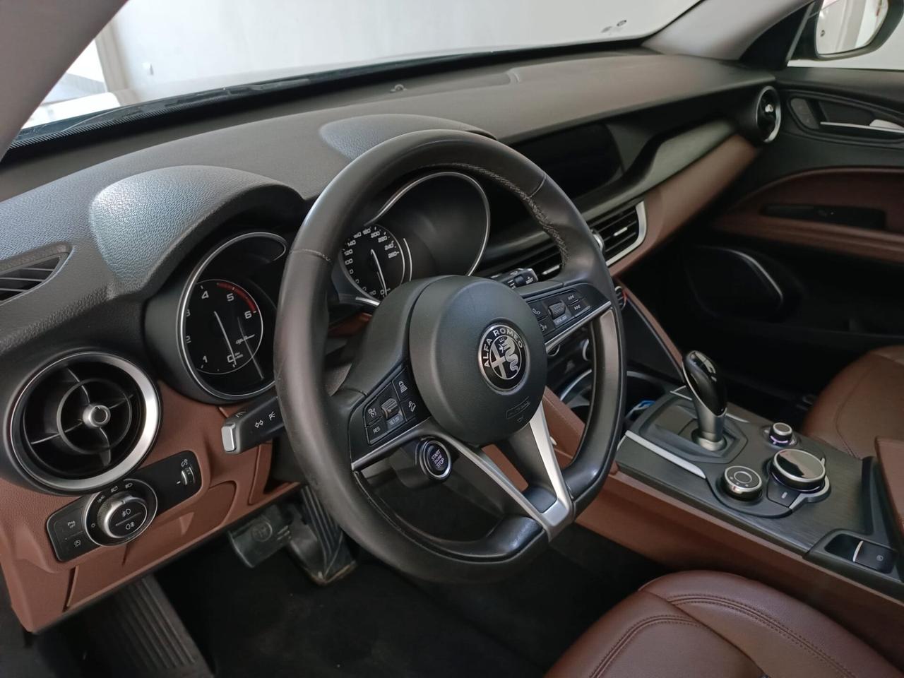 Alfa Romeo Stelvio 2.2 Turbodiesel 160 CV AT8 RWD Sport-Tech