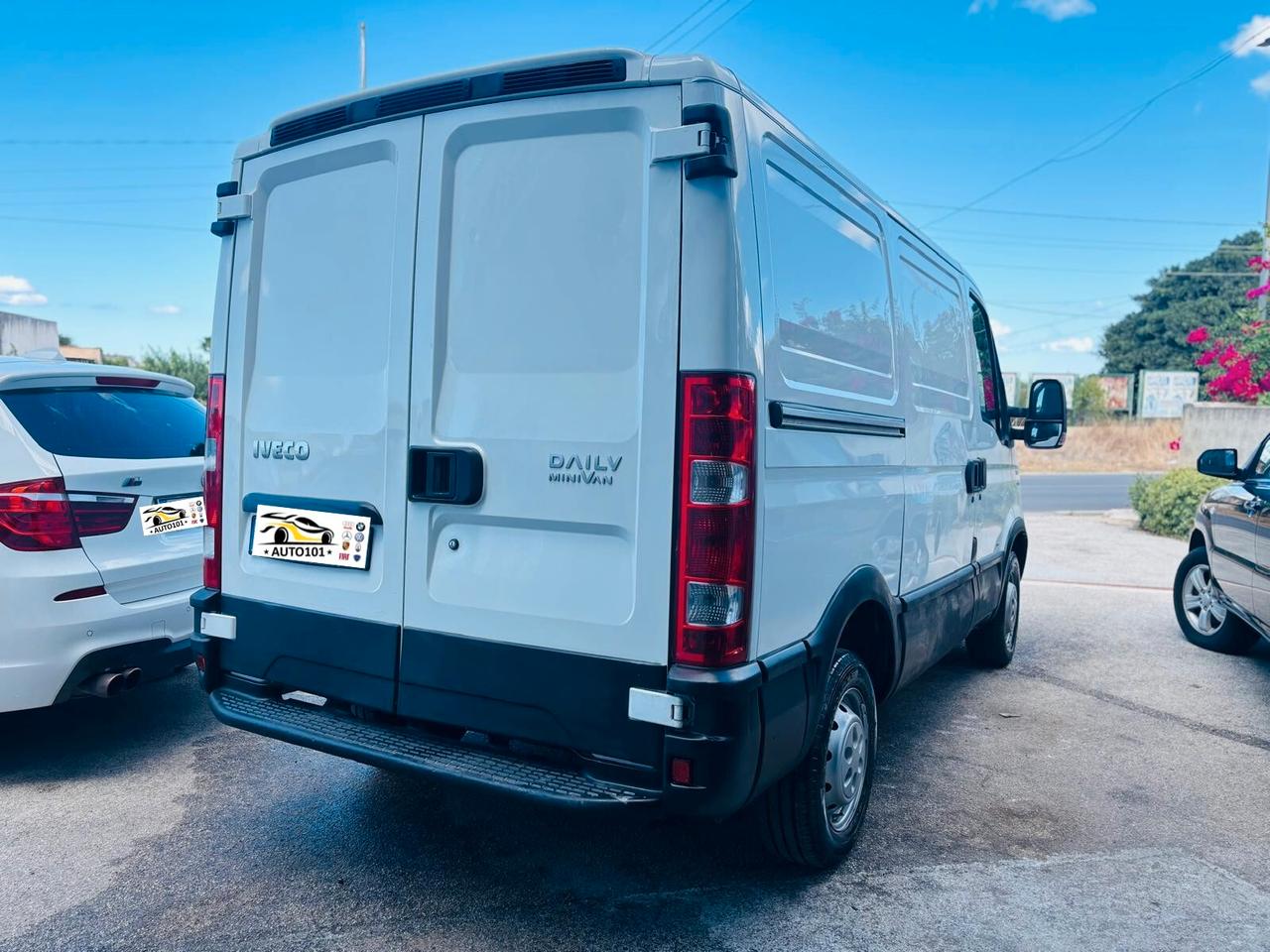 IVECO DAILY MINI VAN