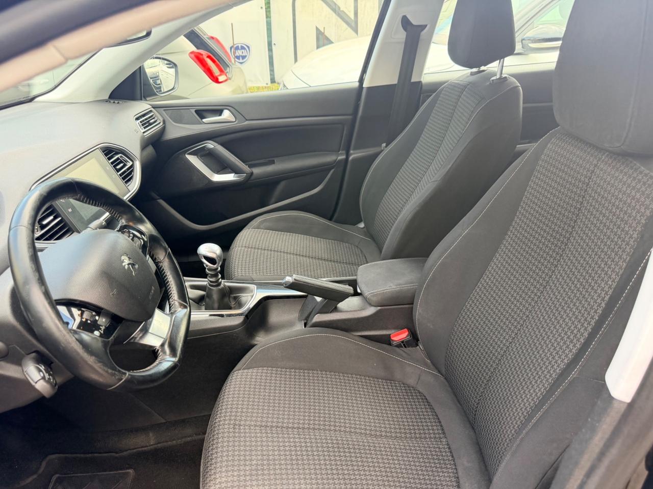 Peugeot 308 BlueHDi 102 cv