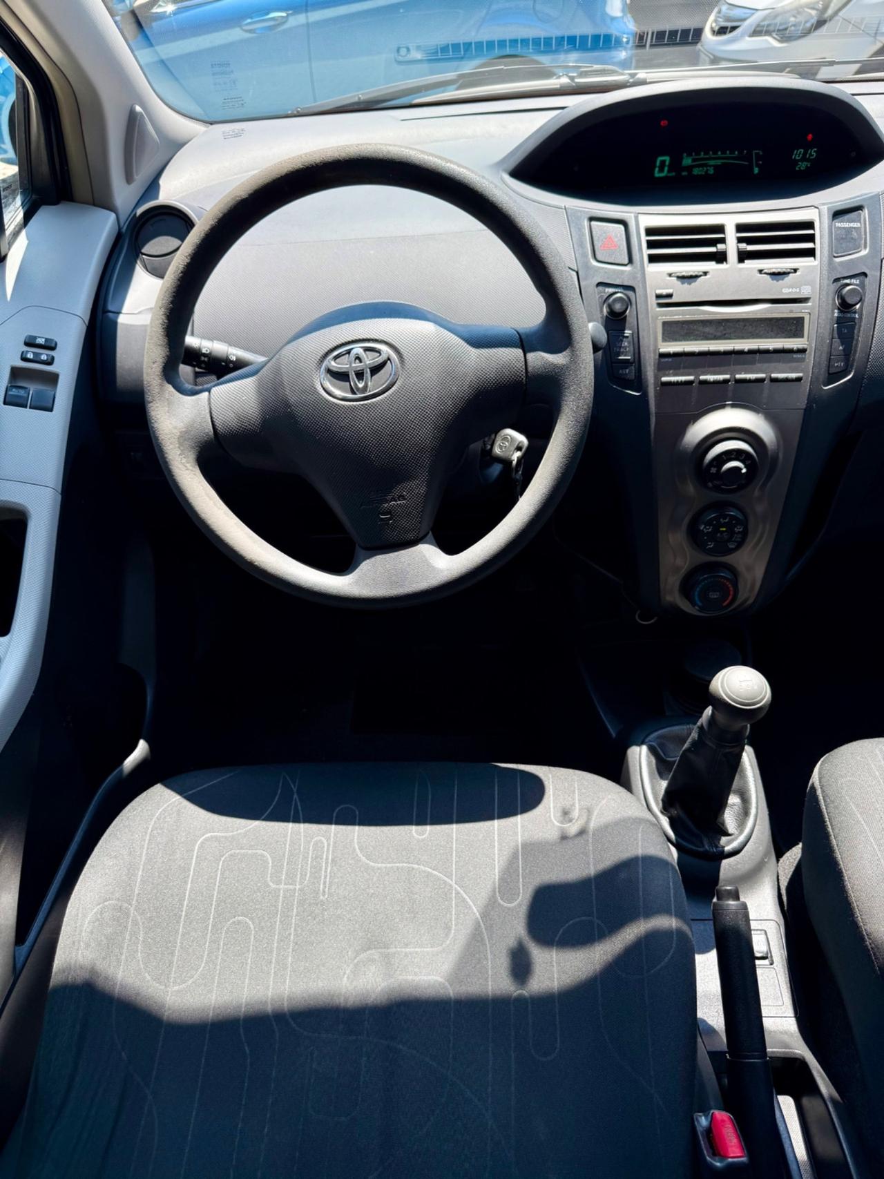 Toyota Yaris 1.0 BENZINA 5 porte Luxury pack NEOPATENTATI