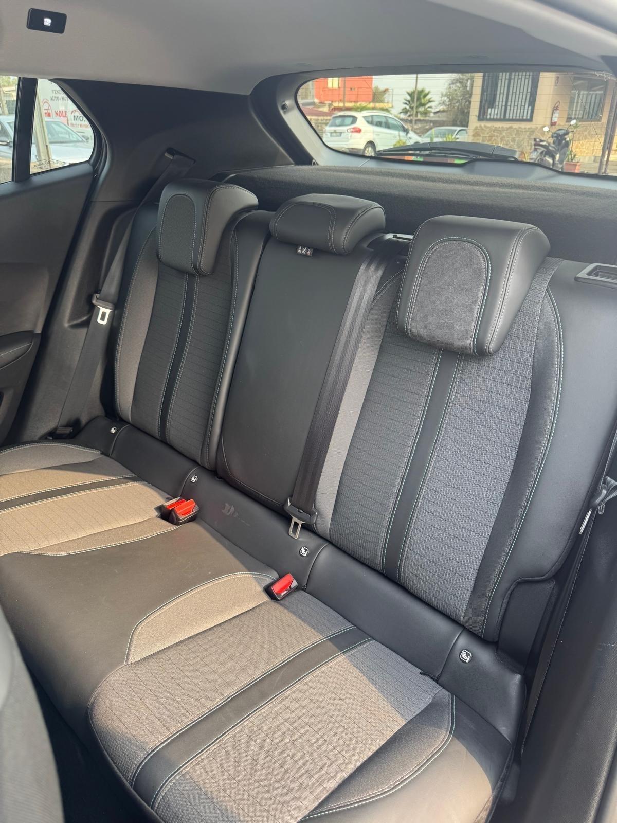 Peugeot 2008 BlueHDi 110 S&S Allure Pack