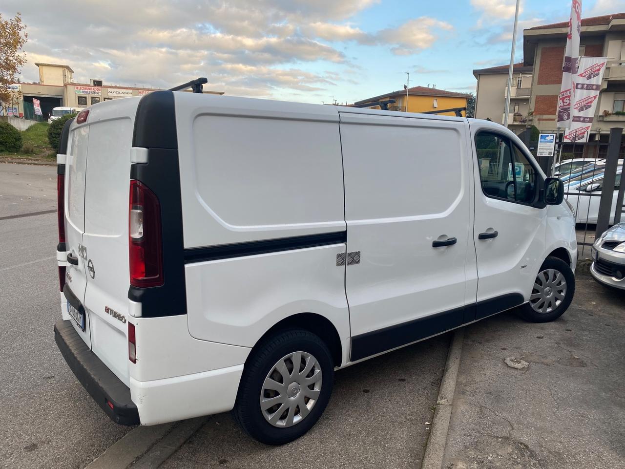 Opel vivaro disel 3 posti