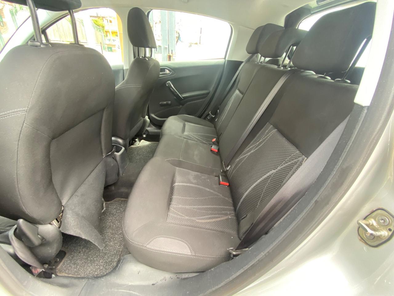 Peugeot 208 1.4 HDi 68 CV 5 porte Allure automatico