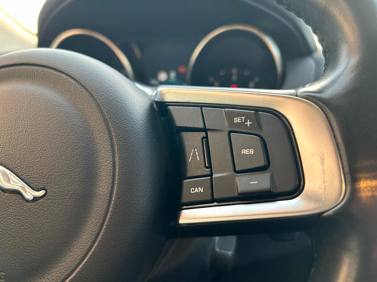 Jaguar F-Pace 2.0 D 180 CV AWD aut. Prestige