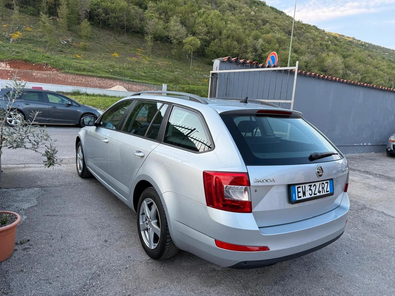 SKODA OCTAVIA 1.6 TDI DSG Wagon EXECUTIVE
