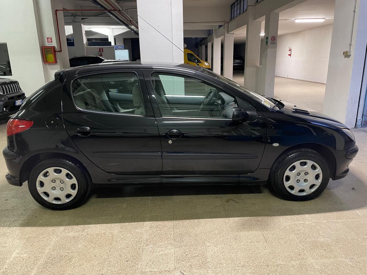 Peugeot 206 1.4 16V 5p. XT - berlina 2 volumi