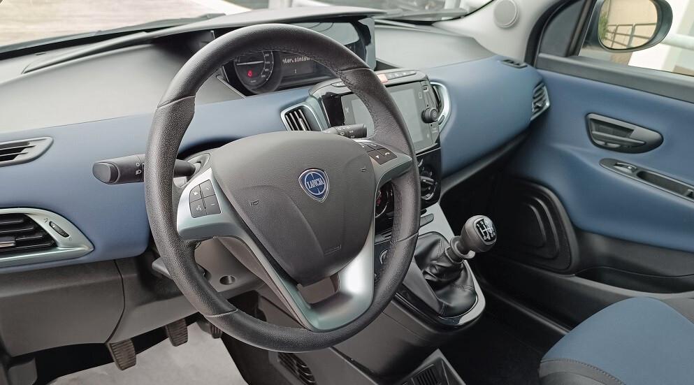 Lancia Ypsilon 1.0 FireFly 5 porte S&S Hybrid Platino