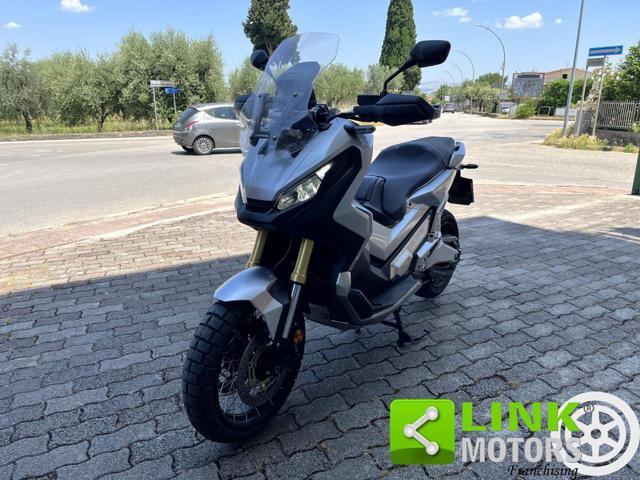 HONDA X-ADV 750 .