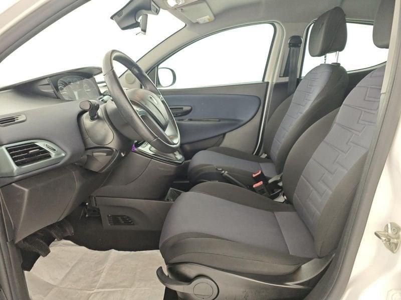 Lancia Ypsilon 1.0 FireFly 5 porte S&S Hybryd Gold