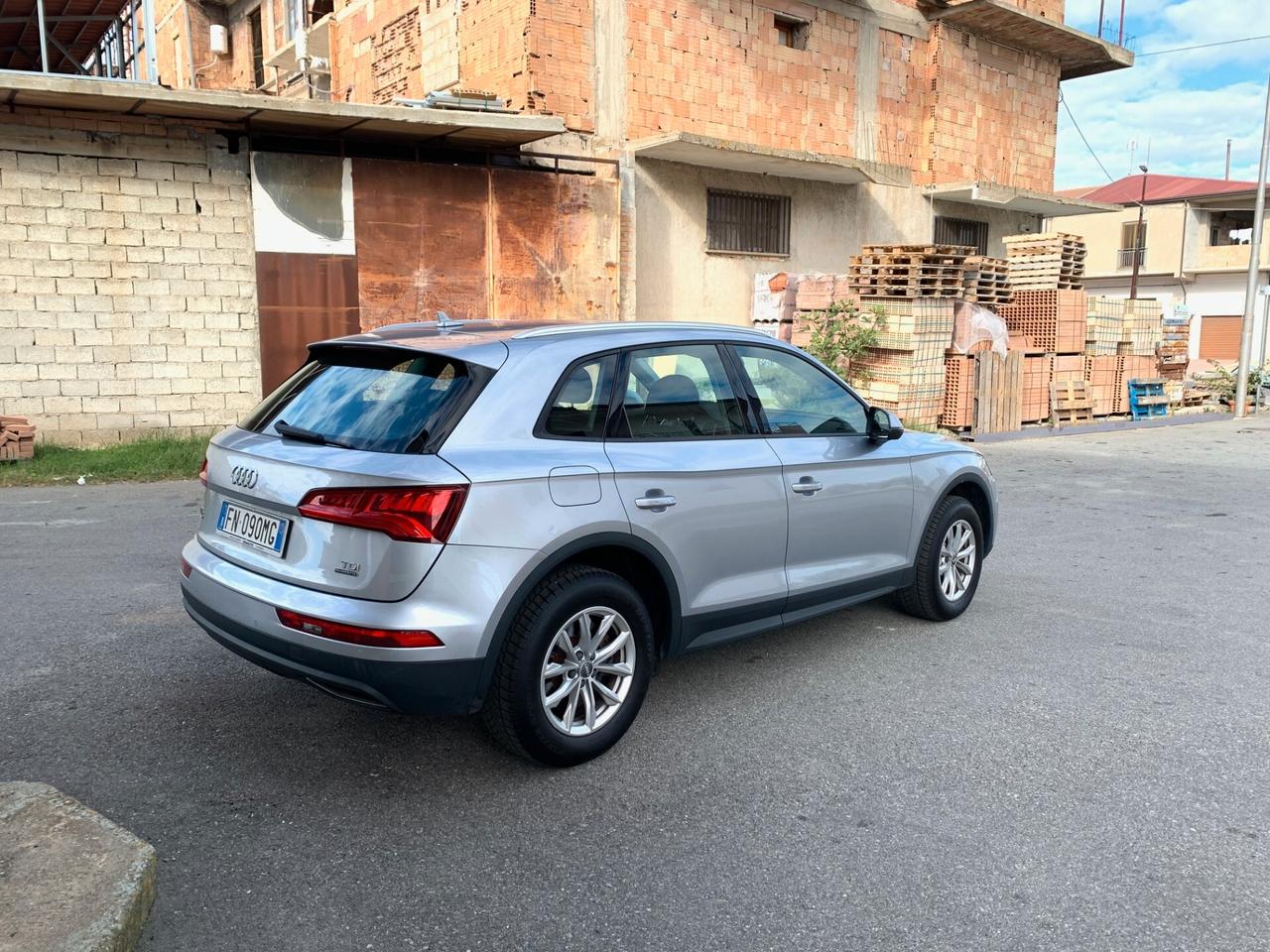 Audi Q5 2.0 TDI quattro S tronic Business Sport