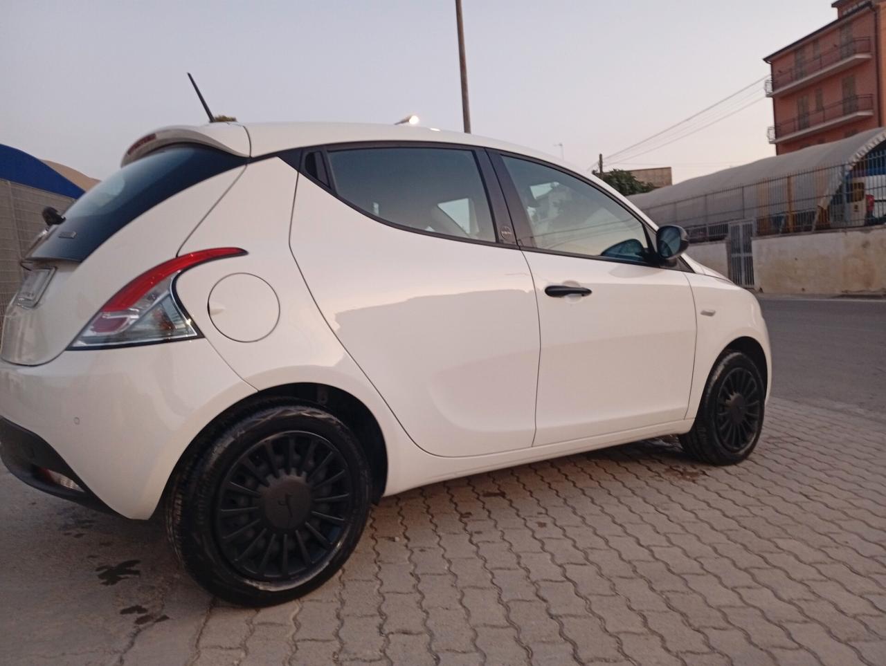 Lancia Ypsilon 1.0 FireFly 12000 km!