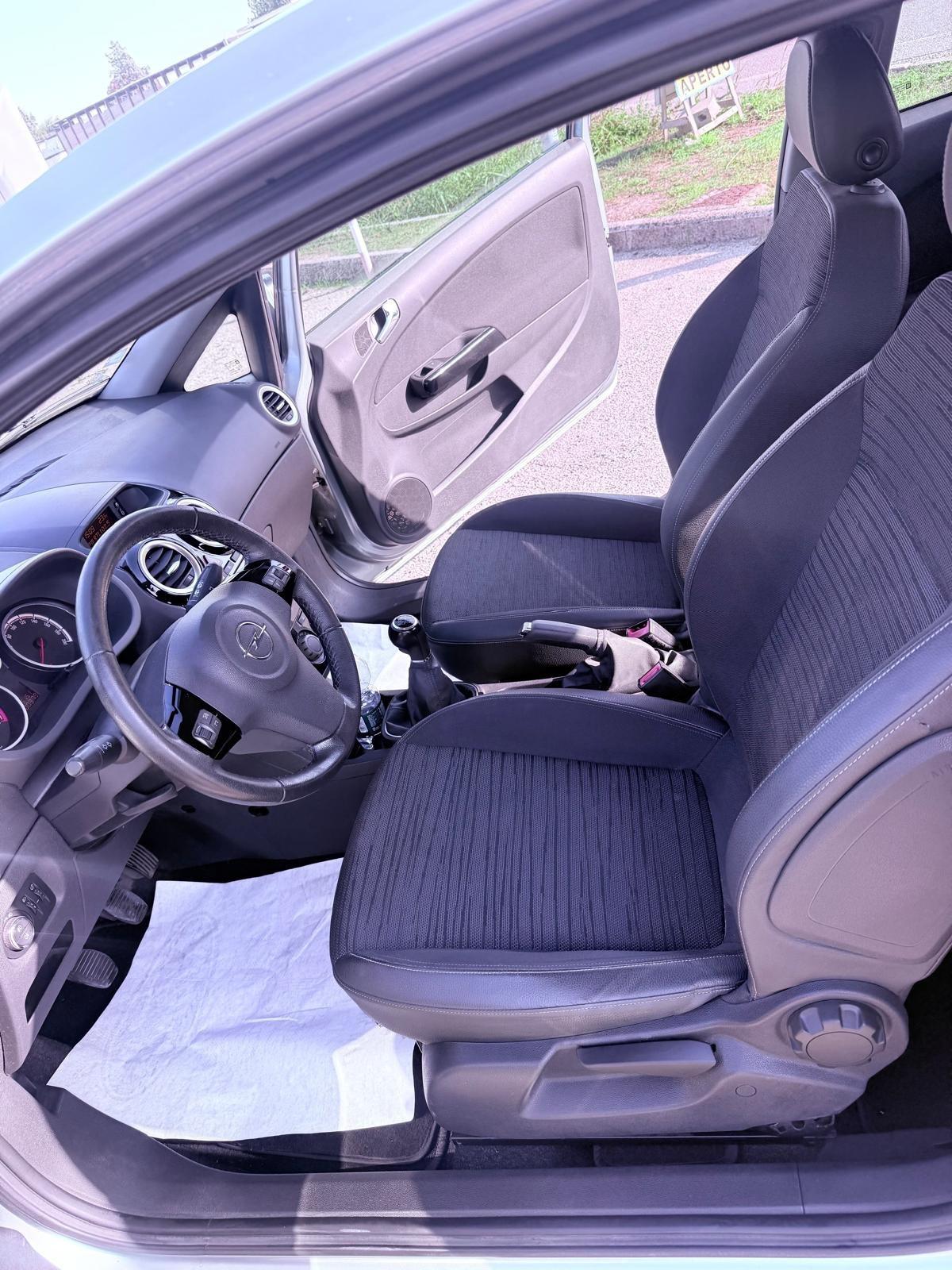 Opel Corsa 1.4 16V 3 porte b-color Ok neopatentati