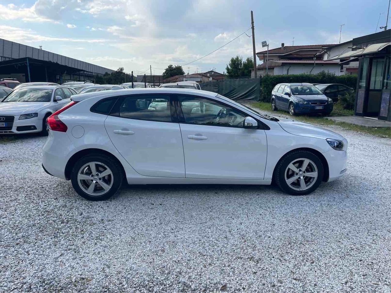 VOLVO V40 - D2 INSCRIPTION
