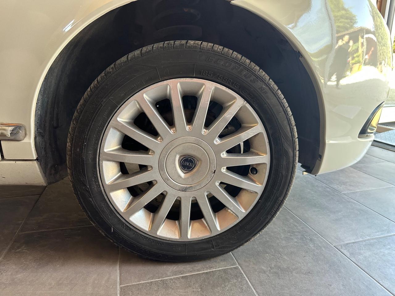 Lancia Ypsilon 1.2 69 CV Unyca distribuzione nuova GARANZIA