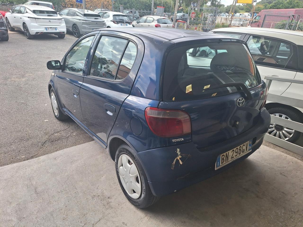 Toyota Yaris 1.0i 16V cat 5 porte Sol