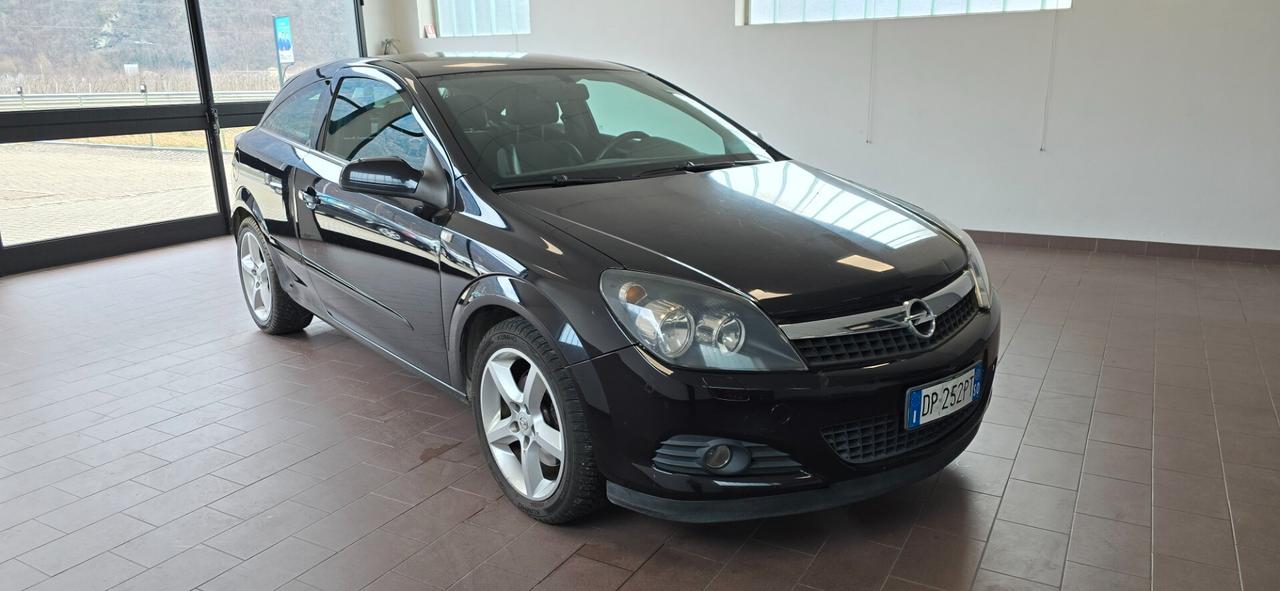 Opel Astra GTC 1.7 CDTI 125CV Neopatentati