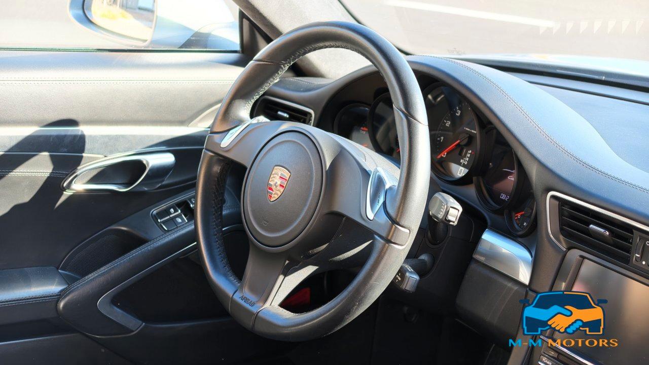 Porsche 911 Coupe 3.4 Carrera 4