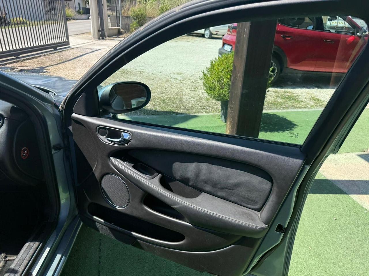 JAGUAR X-TYPE