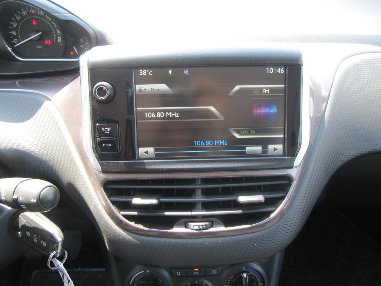 Peugeot 2008 1.2 VTi 82CV Allure - benzina