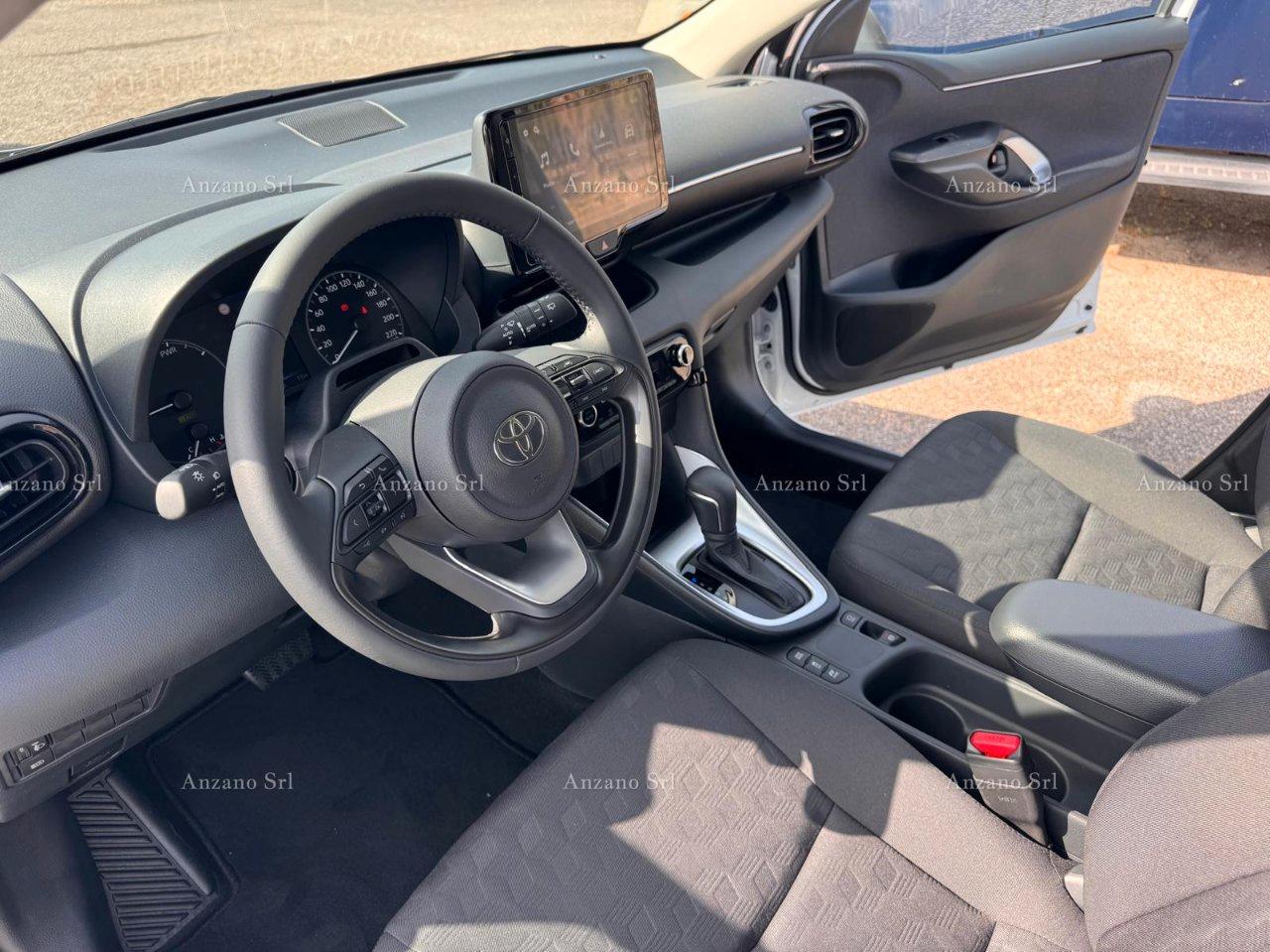 Toyota Yaris 1.5h 115 Icon NEOPATENTATI "PREZZO REALE NON LEGATO A FINANZIARIA"